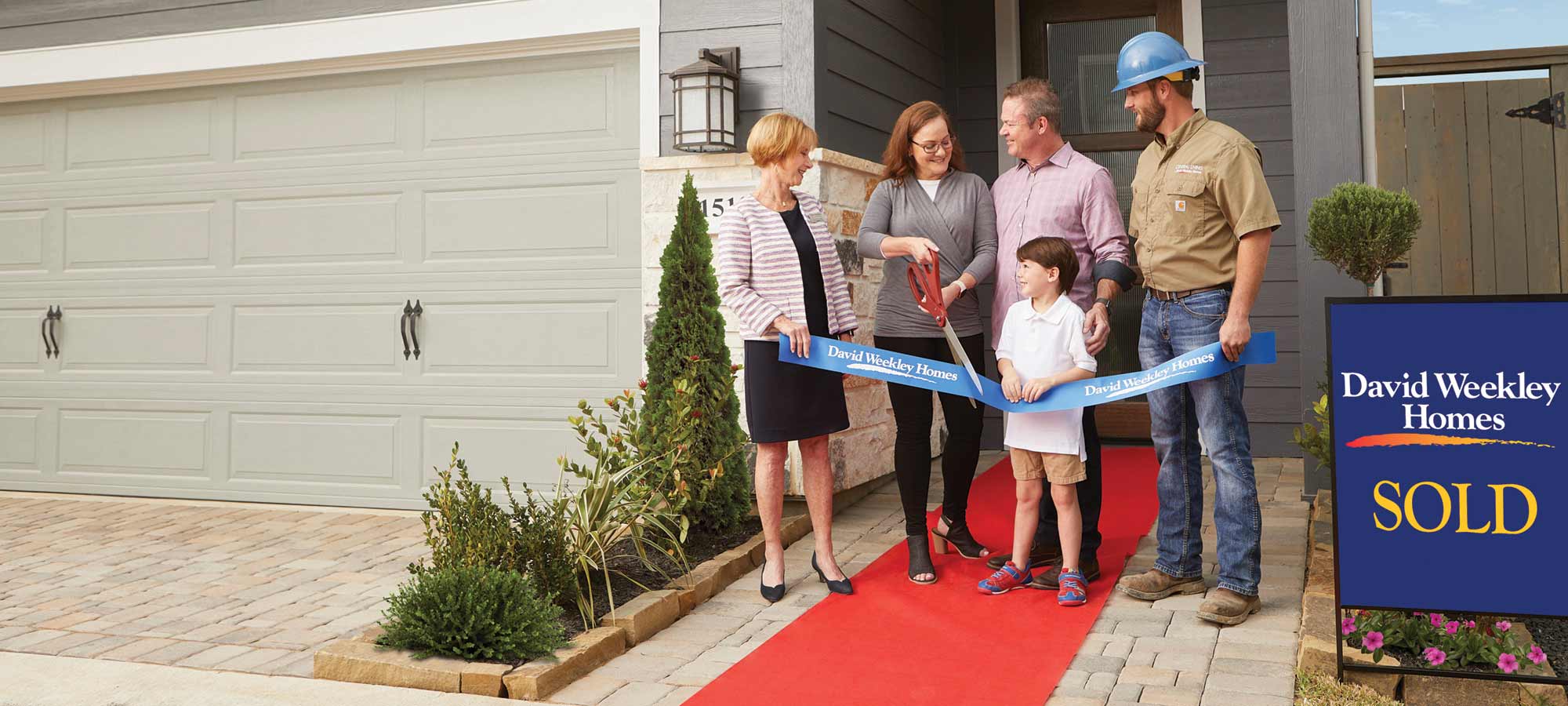 A David Weekley Homes Sales Consultant and Personal Builder welcome a family to their new home