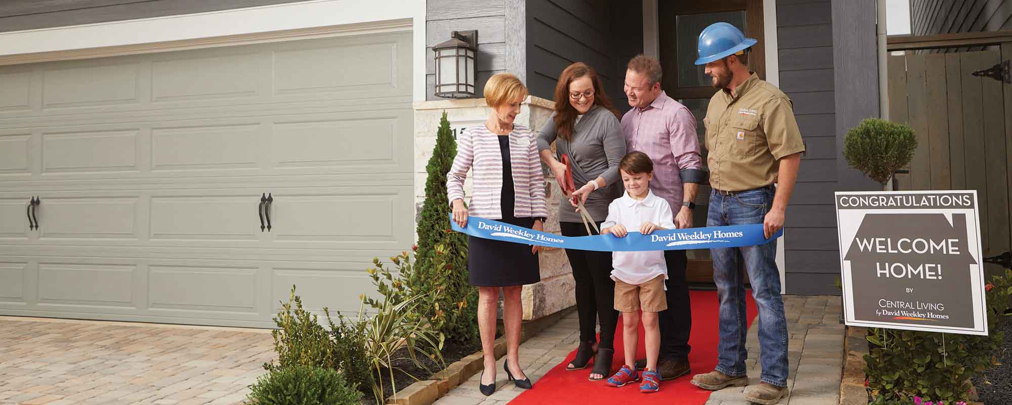 A David Weekley Homes Sales Consultant and Personal Builder welcoming a family to their new home